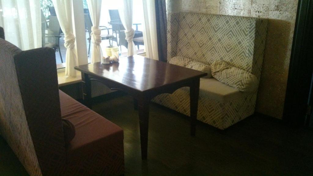אודסה Viktoria Hotel מראה חיצוני תמונה