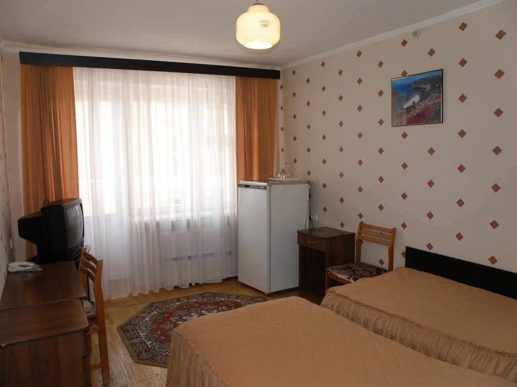 אודסה Viktoria Hotel מראה חיצוני תמונה